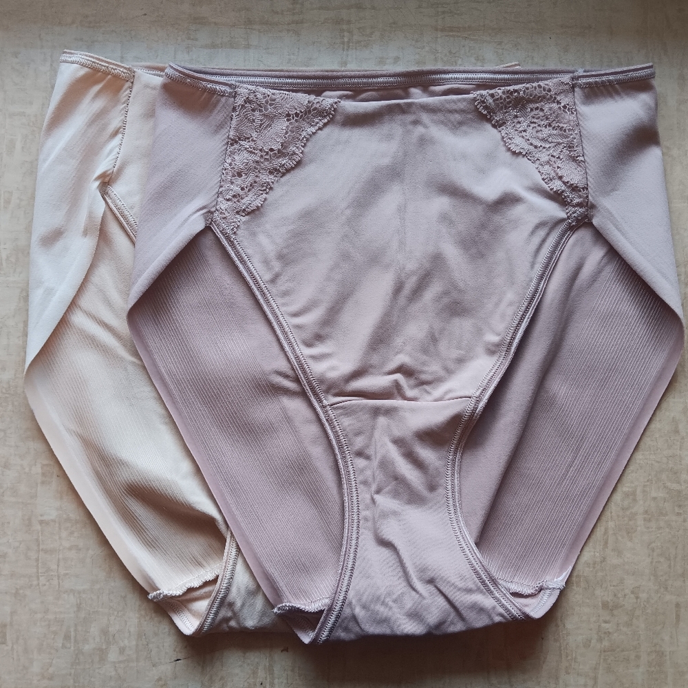 Pair of Soma Vanishing Tummy High-leg Briefs